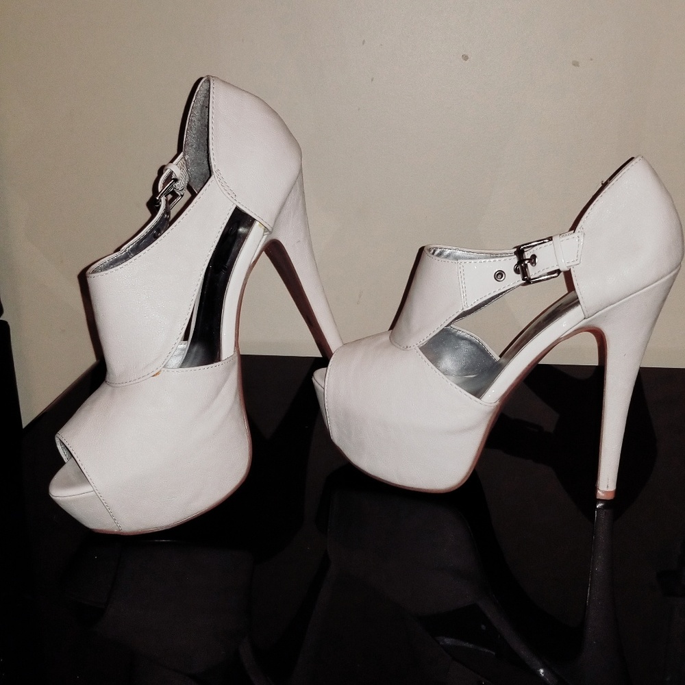 Nude High Heel Pumps